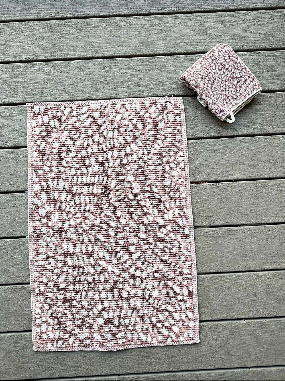 Threshold Performance Plus Mauve Geo Bath Rug & Hand Towel Set